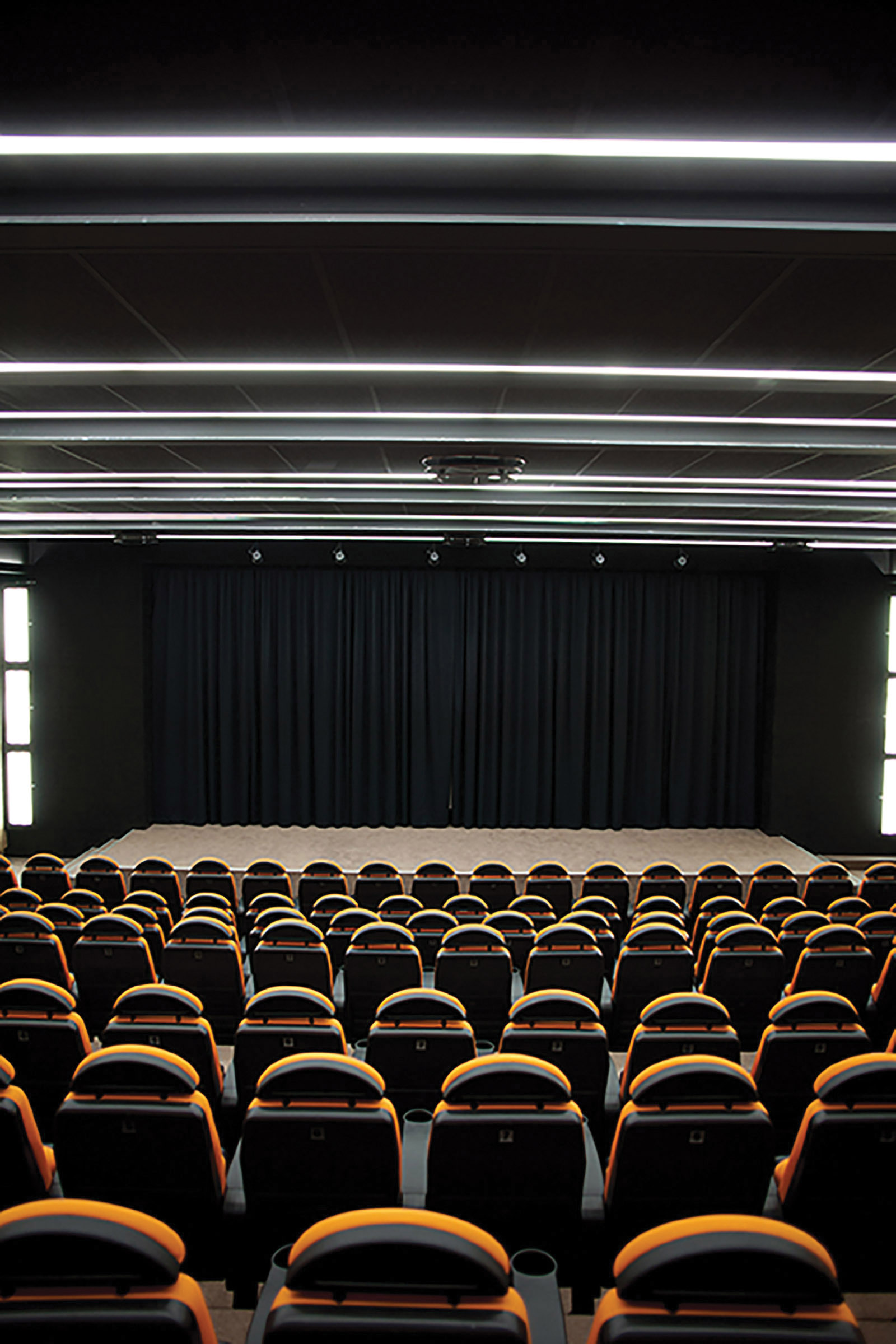 Movie Theater Fontana - Cubex