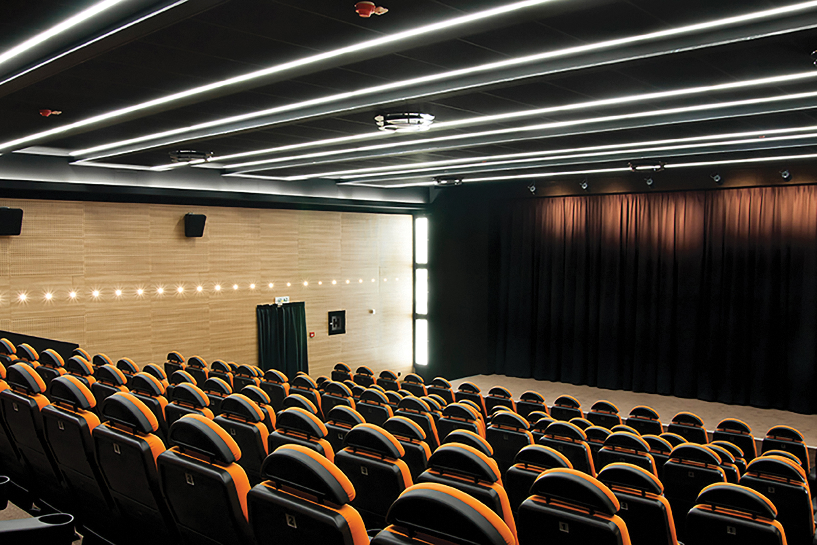 Movie Theater Fontana - Cubex